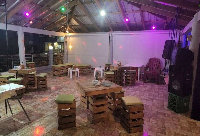 اتاق لوکس, Edma Aparta