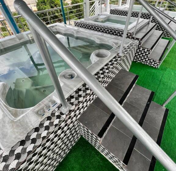 اتاق لوکس, Edma Aparta