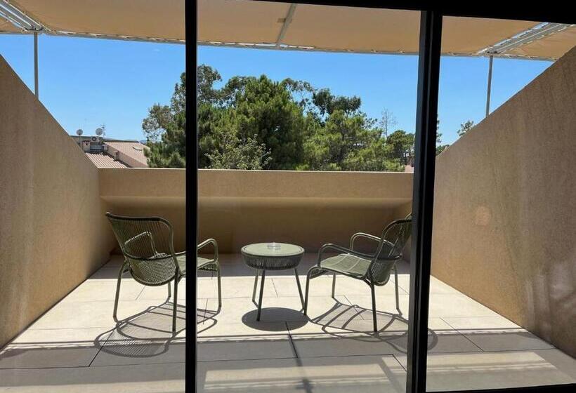 Номер Deluxe Вид на Море Боковой, Hôtel Spa & Restaurant   Son De Mar