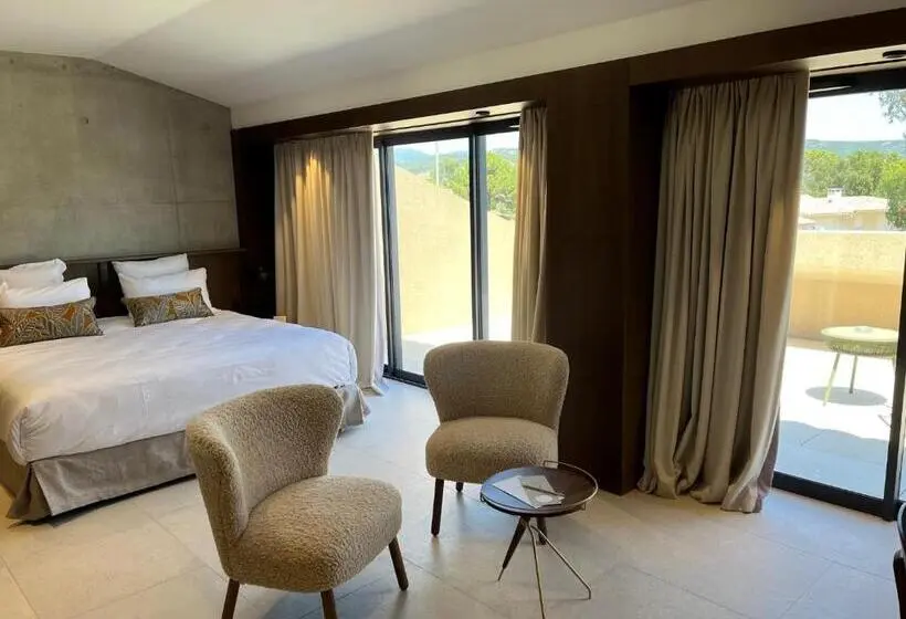 サイドシービュージュニアスイート, Hôtel Spa & Restaurant   Son De Mar
