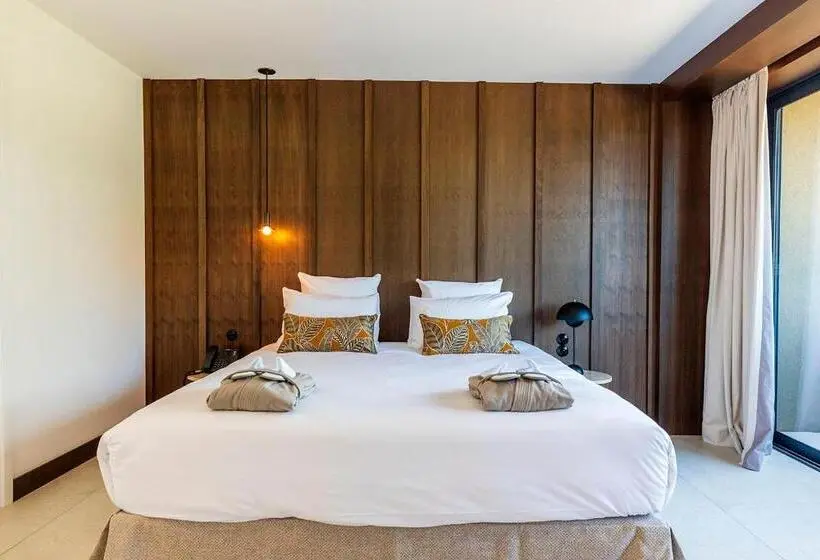 サイドシービュージュニアスイート, Hôtel Spa & Restaurant   Son De Mar