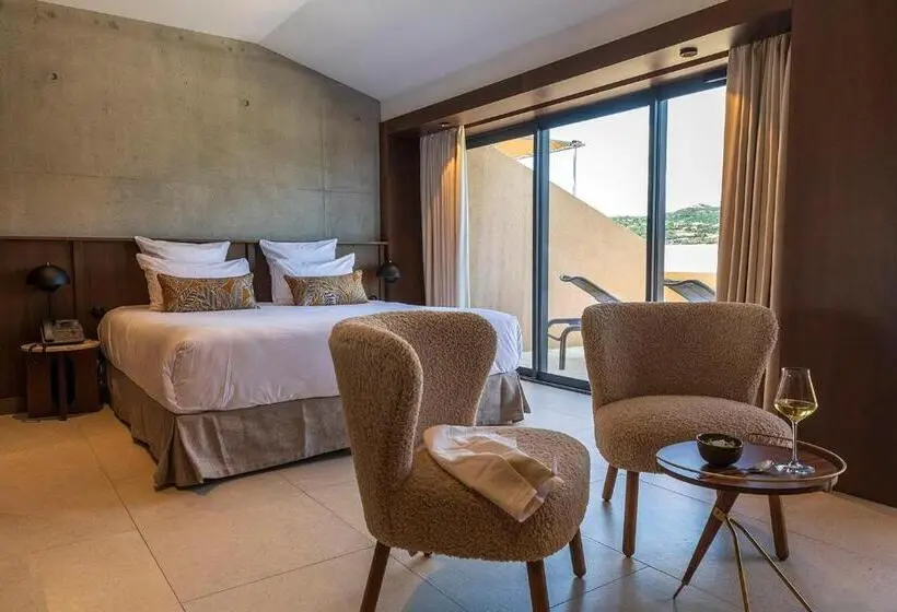 サイドシービュージュニアスイート, Hôtel Spa & Restaurant   Son De Mar
