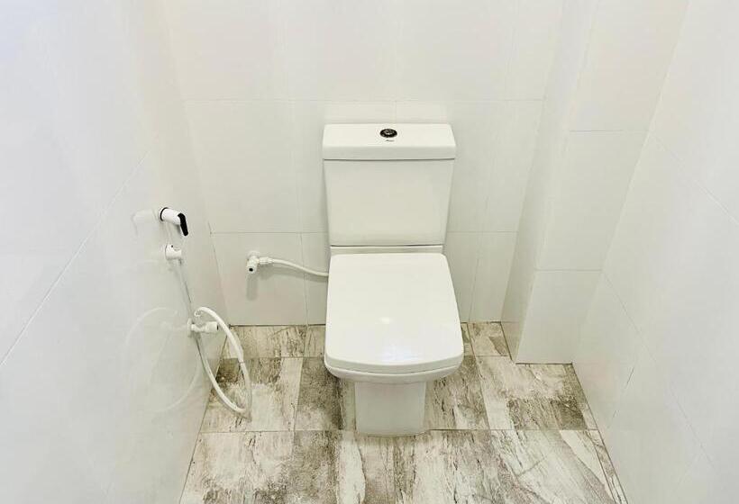 غرفة ديلوكس مطلّة علي البحر مزوَّدة بشُرفة, Arrow Beach Resort