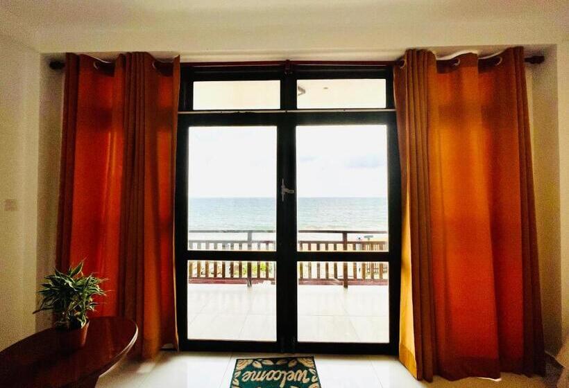 غرفة ديلوكس مطلّة علي البحر مزوَّدة بشُرفة, Arrow Beach Resort