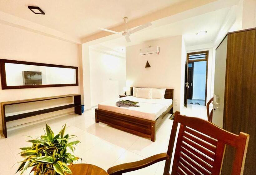 غرفة ديلوكس مطلّة علي البحر مزوَّدة بشُرفة, Arrow Beach Resort