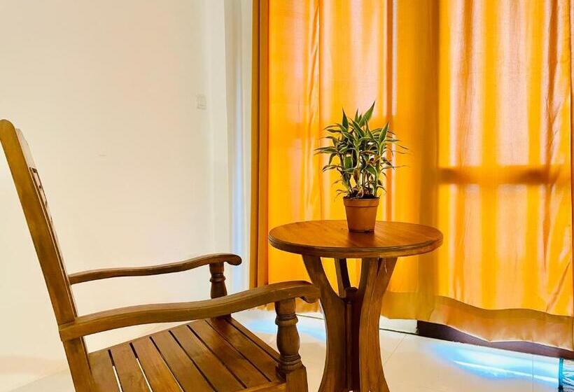 غرفة ديلوكس مطلّة علي البحر مزوَّدة بشُرفة, Arrow Beach Resort