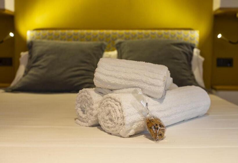 חדר סטנדרט, Poeta Jorge Manrique