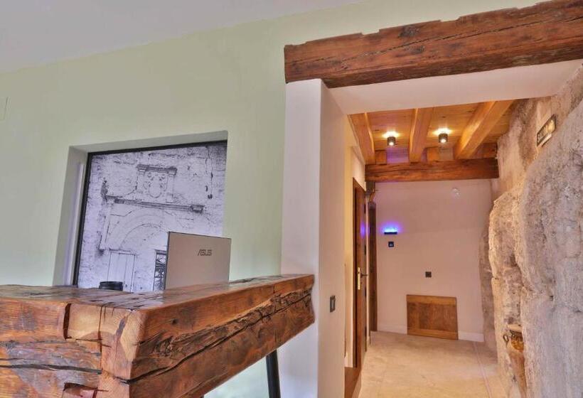 חדר סטנדרט, Poeta Jorge Manrique