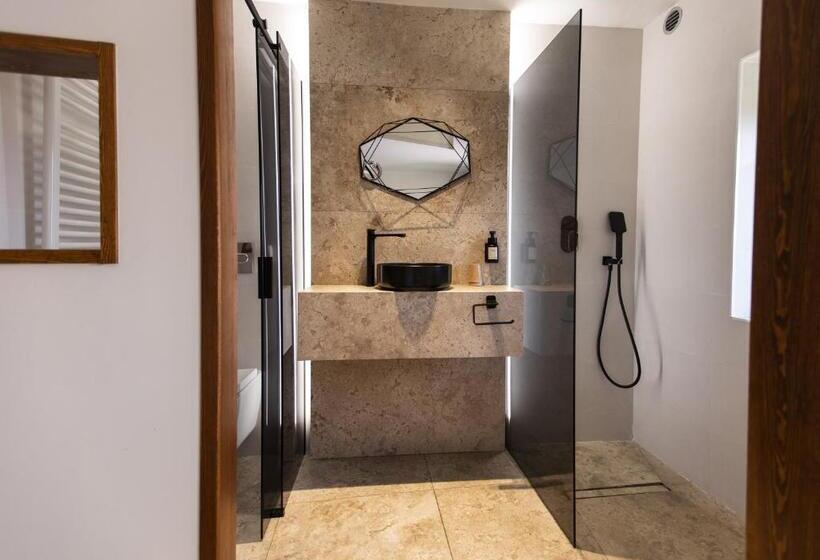 חדר סטנדרט עם מיטת קינג, Poeta Jorge Manrique