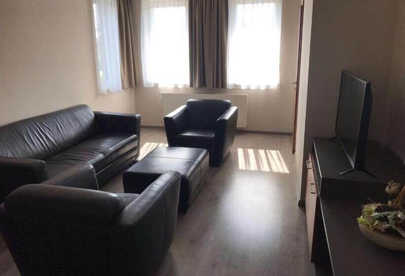 家庭间, Centro Panzió