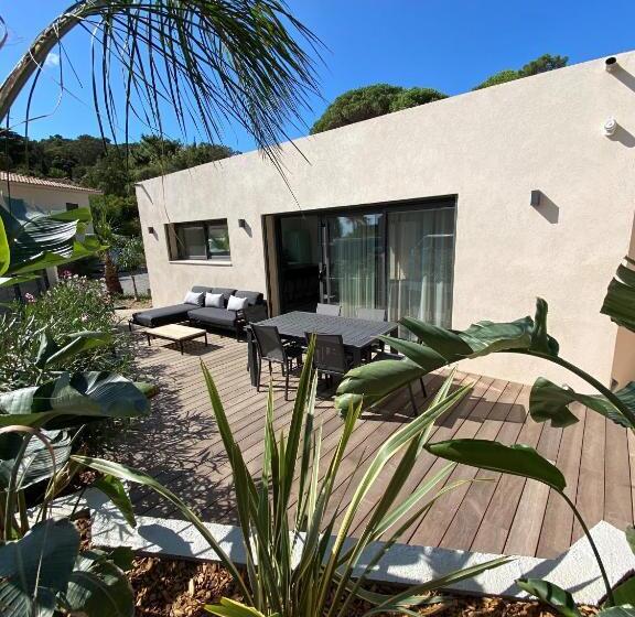 جناح مزود بتراس, Akwabay   Les Villas Du Cap