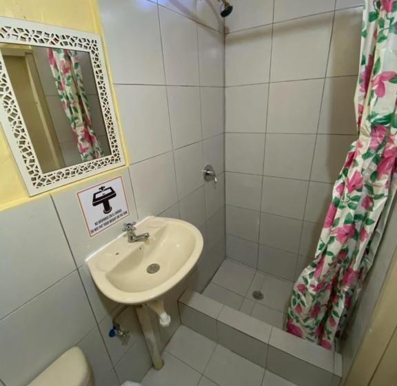 غرفة قياسية ثلاثية, Check Inn Olón