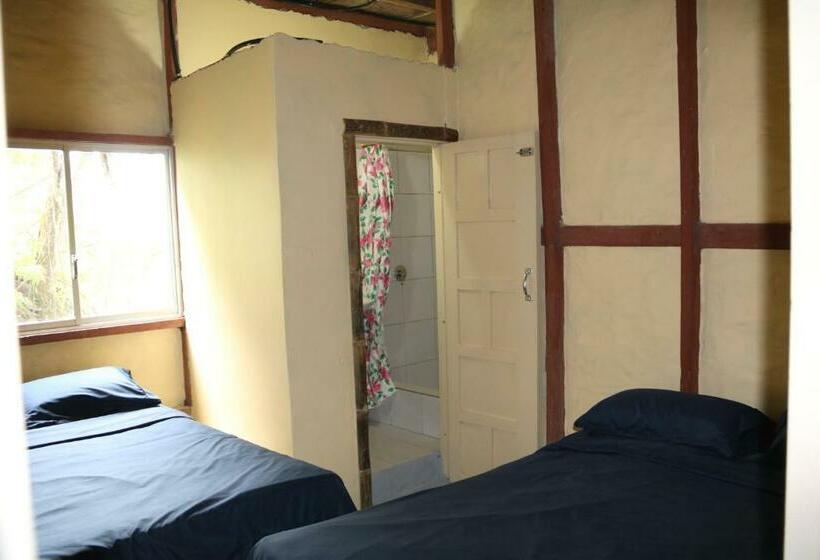 غرفة قياسية رباعية, Check Inn Olón