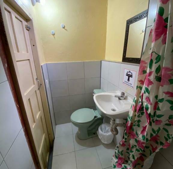 غرفة قياسية رباعية, Check Inn Olón