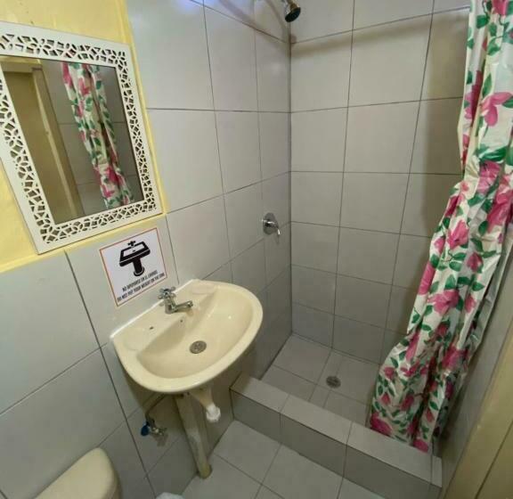 غرفة قياسية رباعية, Check Inn Olón