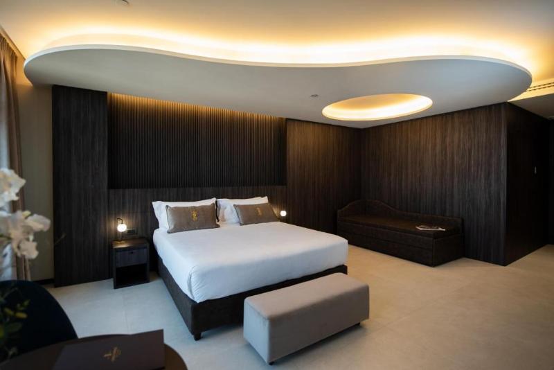 اتاق لوکس خانوادگی, Gold Tower Lifestyle