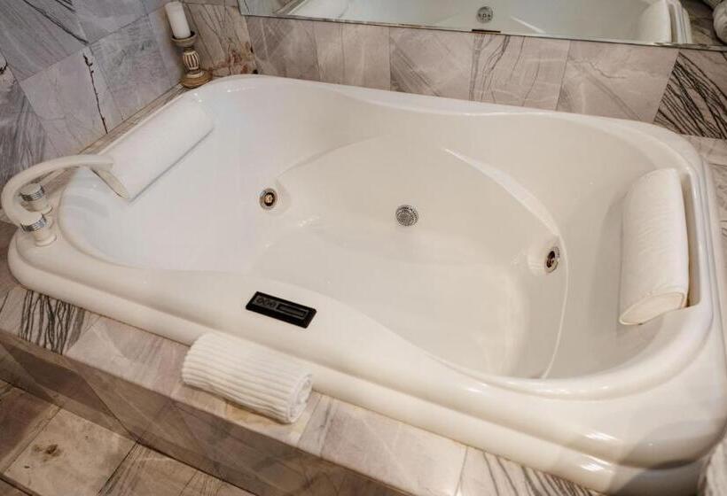 带按摩浴盆的套房, Casa Asturias