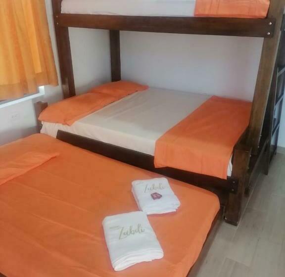 חדר סטנדרט לארבעה, Zabdi Coveñas