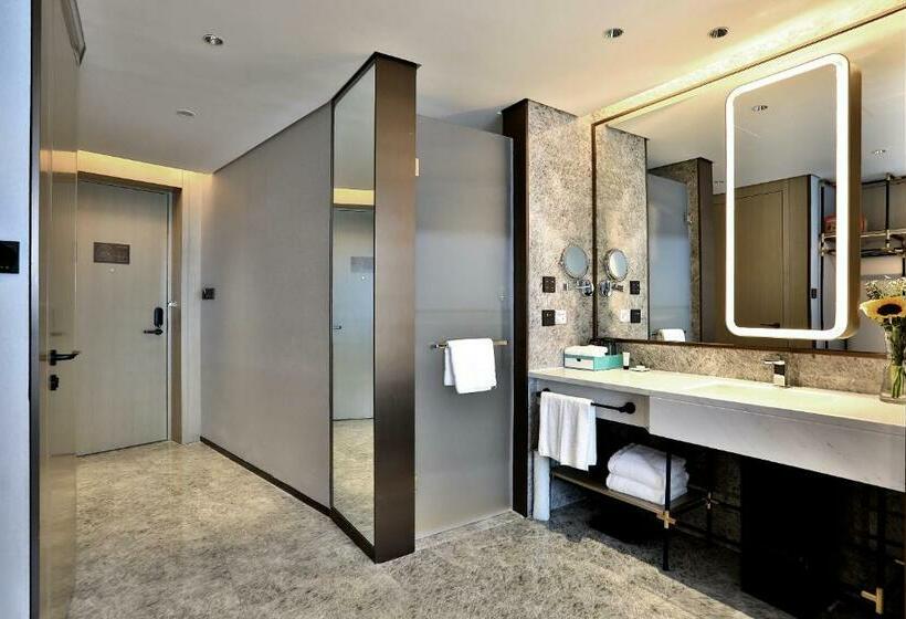 带大床的豪华间, Wyndham Garden Hangzhou Yuhang