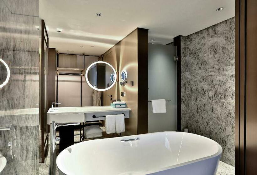 带大床的行政房间, Wyndham Garden Hangzhou Yuhang