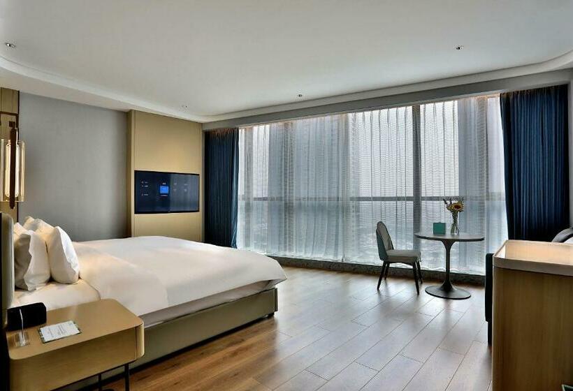 带大床的行政房间, Wyndham Garden Hangzhou Yuhang