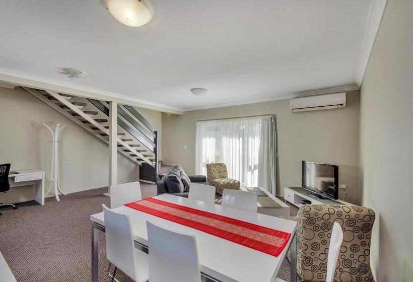 ２ベッドルームアパートメント, Coachmans Inn Warwick