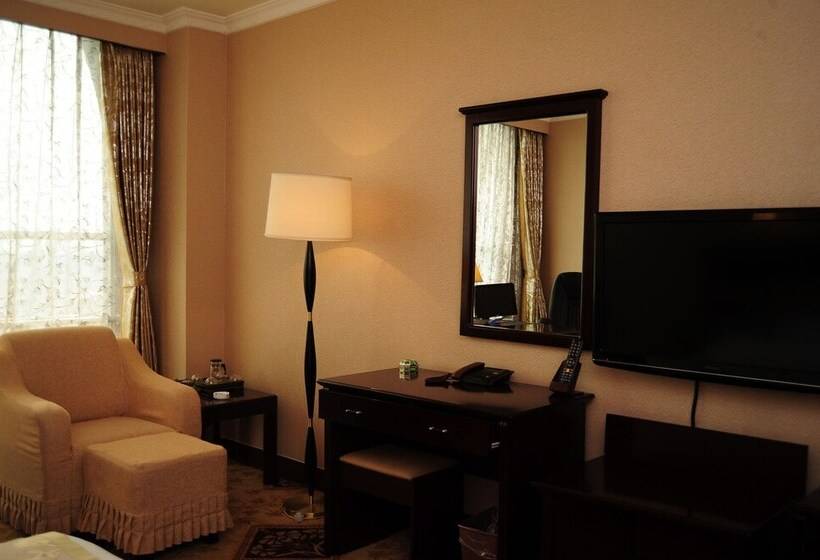 חדר סטנדרט, Fu Sheng