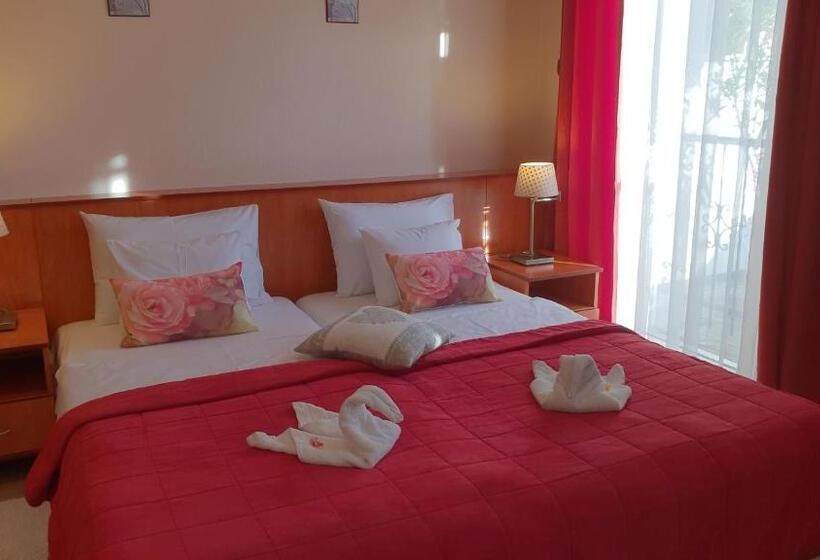 חדר סטנדרט, Isabell Győr