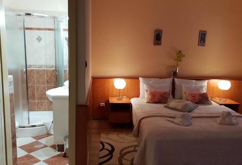 חדר סטנדרט, Isabell Győr