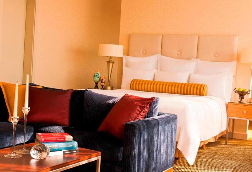 סוויטה אקזקיוטיב, Renaissance By Crystall