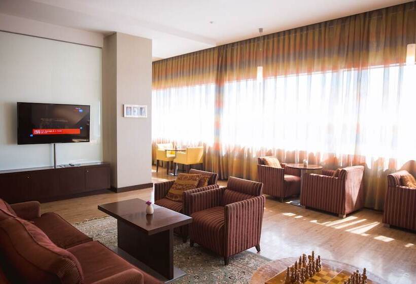 חדר קלאב, Renaissance By Crystall