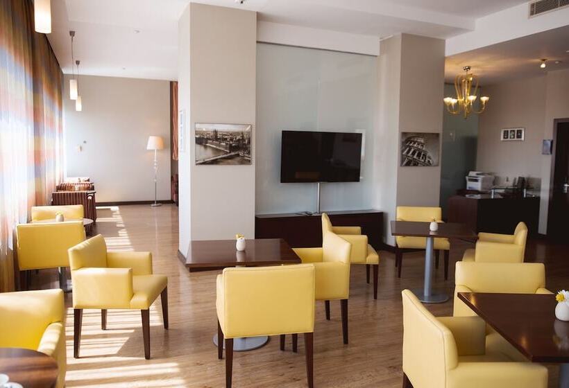 חדר קלאב, Renaissance By Crystall