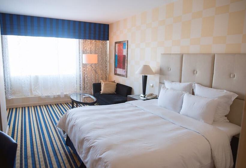 חדר קלאב, Renaissance By Crystall