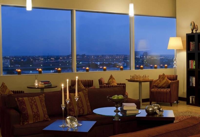 סוויטה אקזקיוטיב, Renaissance By Crystall