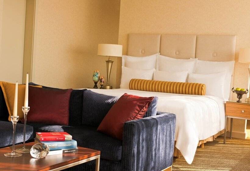 סוויטה אקזקיוטיב, Renaissance By Crystall