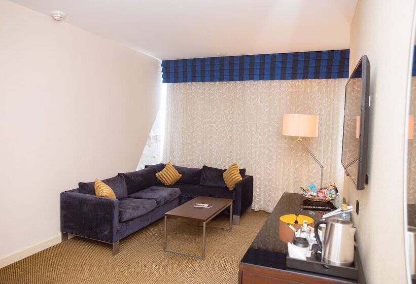 סוויטה אקזקיוטיב, Renaissance By Crystall