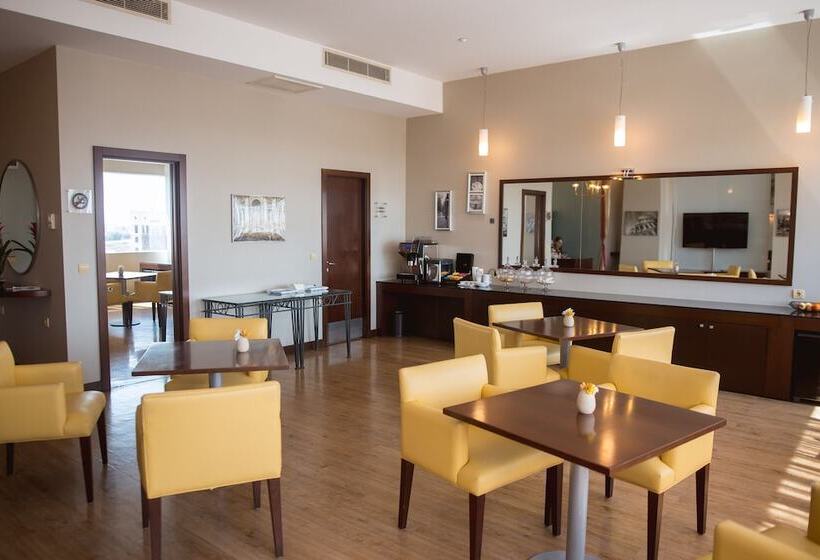 סוויטה נשיאותית, Renaissance By Crystall