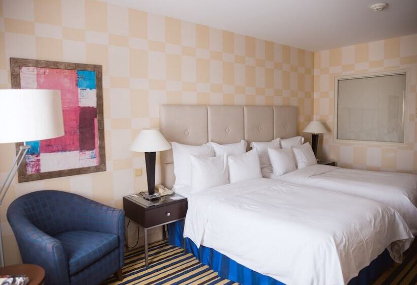 חדר קלאב, Renaissance By Crystall