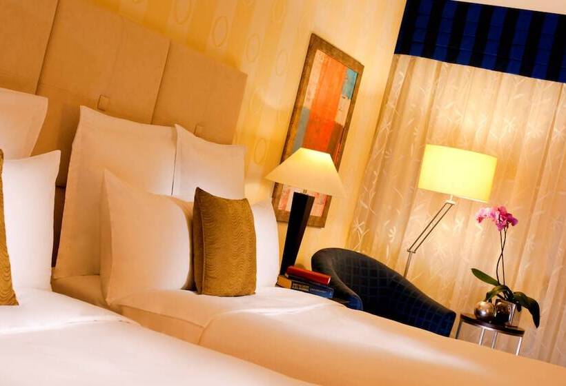 חדר קלאב, Renaissance By Crystall