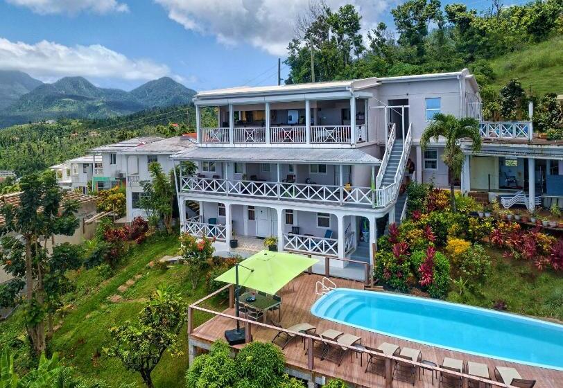 اتاق استاندارد, The Champs