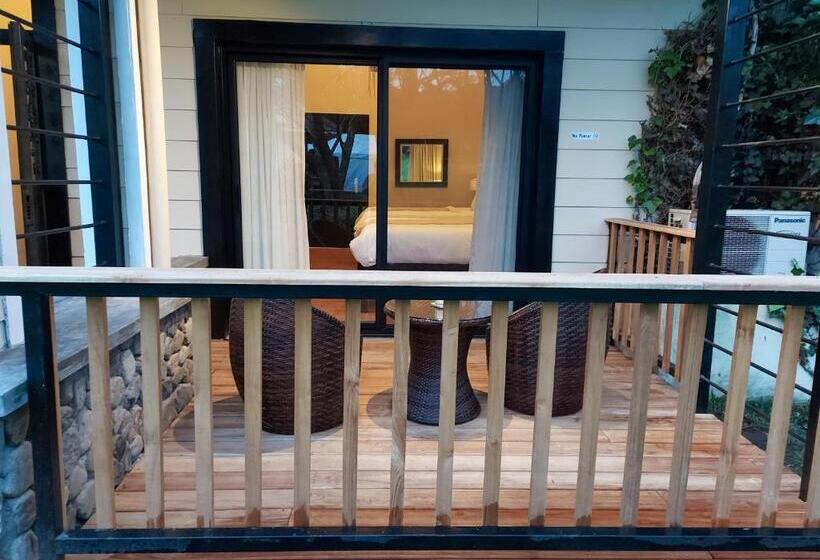 스탠다드 룸 더블 침대 2개, The Riverside Inn