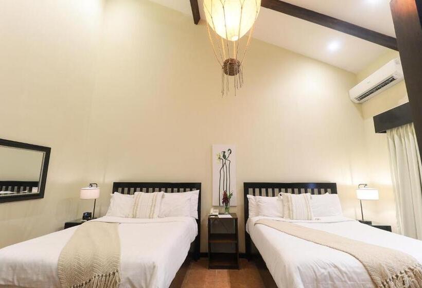 스탠다드 룸 더블 침대 2개, The Riverside Inn