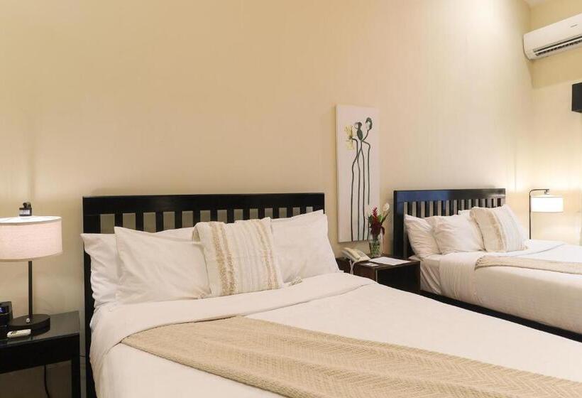 스탠다드 룸 더블 침대 2개, The Riverside Inn