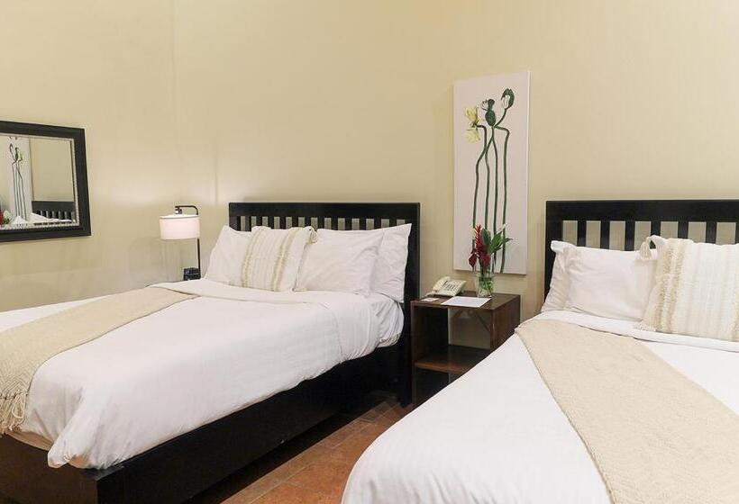 스탠다드 룸 더블 침대 2개, The Riverside Inn