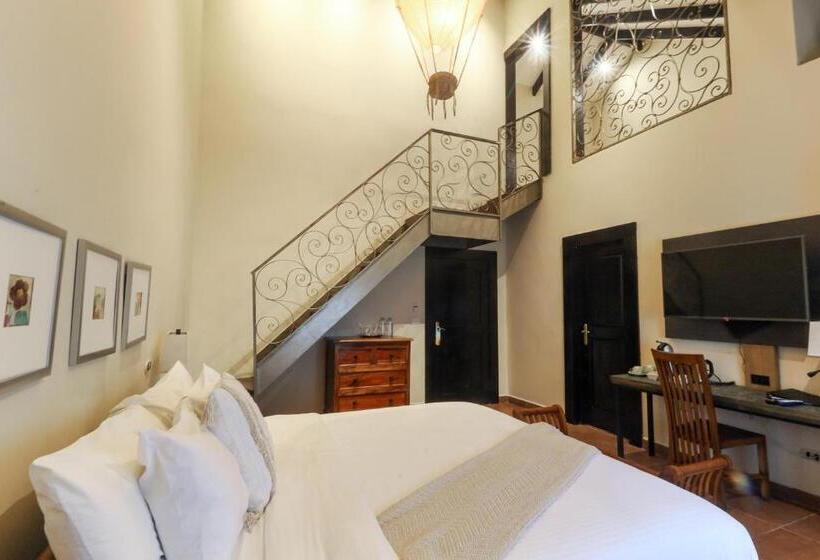 스위트, The Riverside Inn