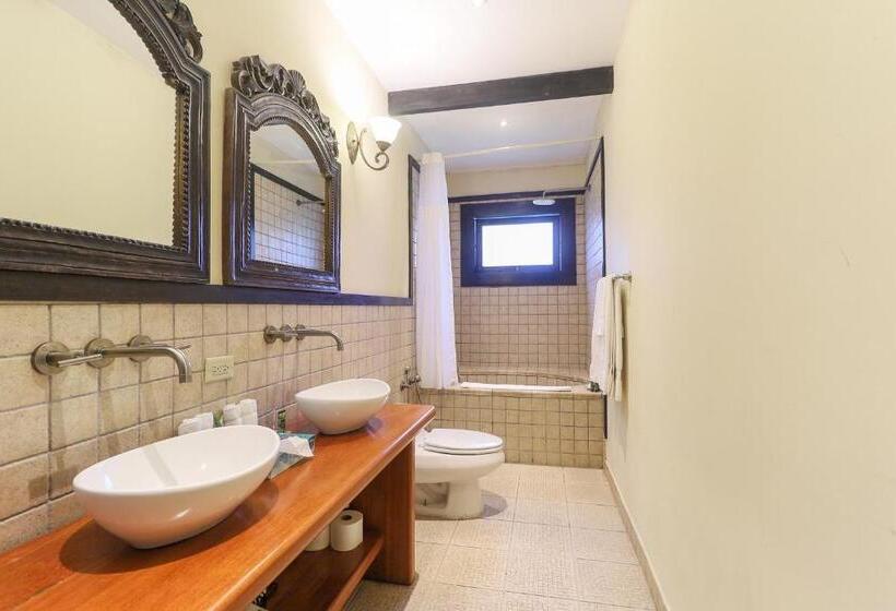 스위트, The Riverside Inn