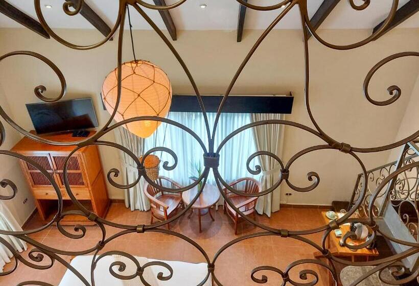 스위트, The Riverside Inn