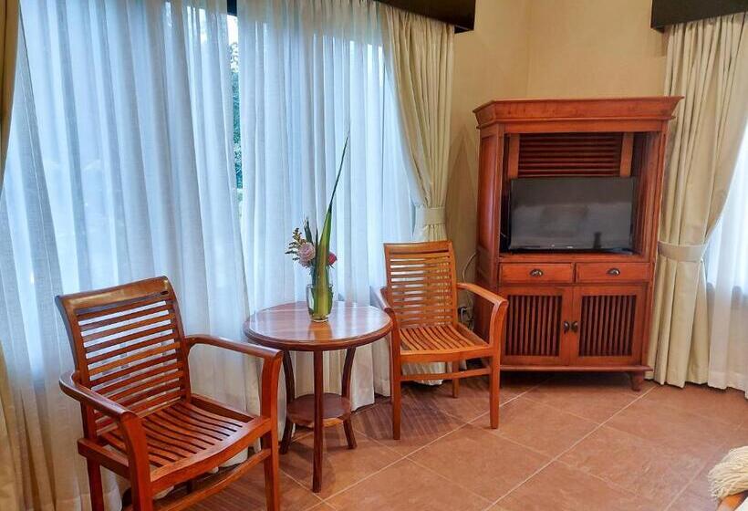 주니어 스위트, The Riverside Inn