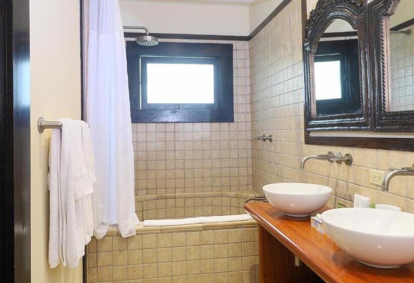 주니어 스위트, The Riverside Inn