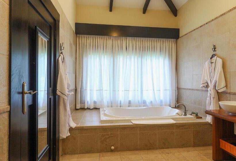 마스터 스위트, The Riverside Inn